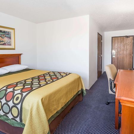 Super 8 By Wyndham Pontiac Exterior foto
