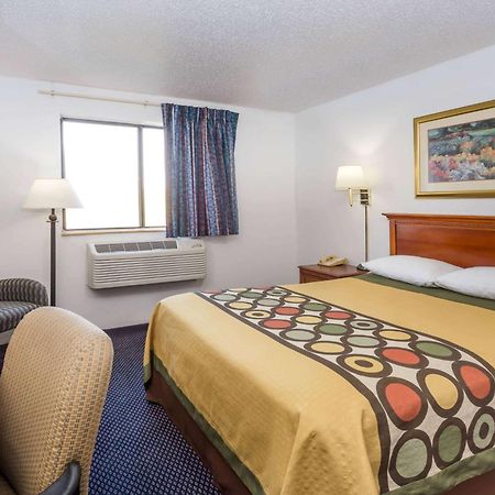 Super 8 By Wyndham Pontiac Exterior foto