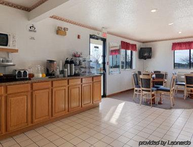 Super 8 By Wyndham Pontiac Restaurante foto