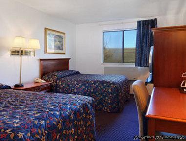 Super 8 By Wyndham Pontiac Quarto foto